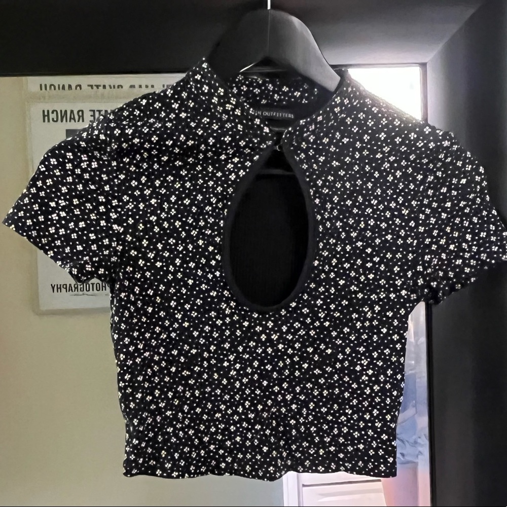 Crop top with keyhole!
